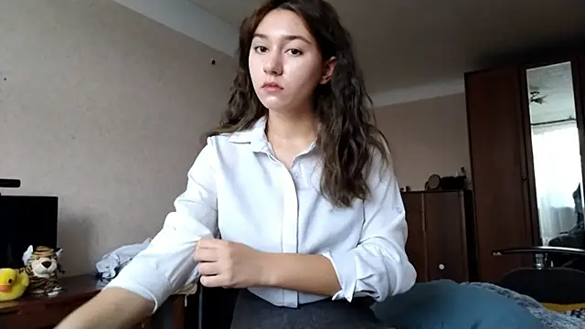 Snapshot of MiaLovelyOne chatting on October 2025 08:11:02 AM MiaLovelyOne online show from October 2025 08:11:02 AM