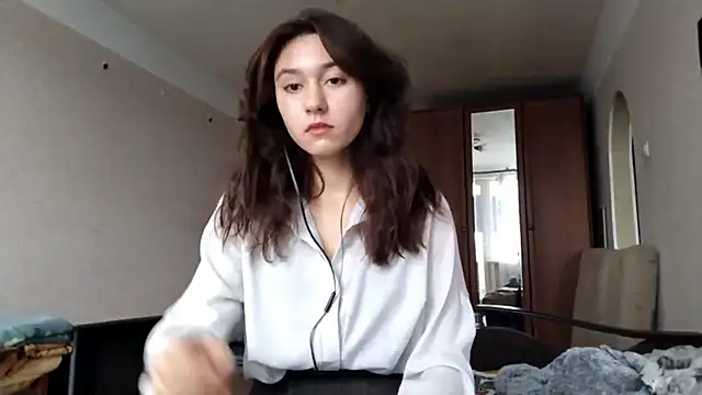 Snapshot of MiaLovelyOne chatting on October 2025 09:12:01 AM MiaLovelyOne online show from October 2025 09:12:01 AM