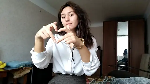 Snapshot of MiaLovelyOne chatting on October 2025 07:20:02 AM MiaLovelyOne online show from October 2025 07:20:02 AM