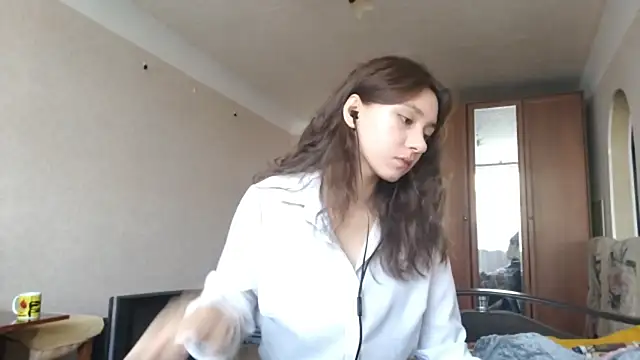 Snapshot of MiaLovelyOne chatting on October 2025 09:19:01 AM MiaLovelyOne online show from October 2025 09:19:01 AM