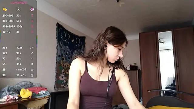 Snapshot of MiaLovelyOne chatting on October 2025 09:35:02 AM MiaLovelyOne online show from October 2025 09:35:02 AM