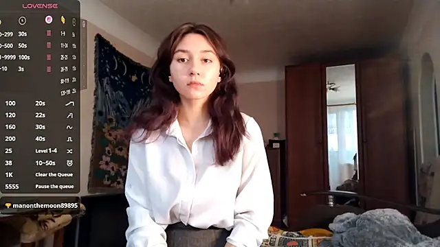 Snapshot of MiaLovelyOne chatting on November 2025 06:11:02 AM MiaLovelyOne online show from November 2025 06:11:02 AM