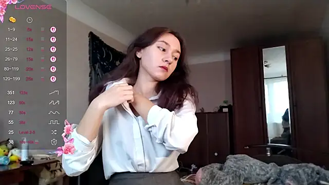 Snapshot of MiaLovelyOne chatting on November 2025 11:25:02 AM MiaLovelyOne online show from November 2025 11:25:02 AM