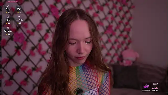 Snapshot of Petite_Polly chatting on October 2025 06:15:01 PM Petite Polly online show from October 2025 06:15:01 PM