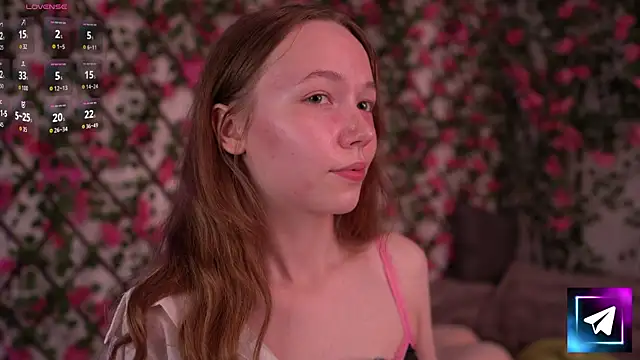 Snapshot of Petite_Polly chatting on November 2025 06:12:01 PM Petite Polly online show from November 2025 06:12:01 PM