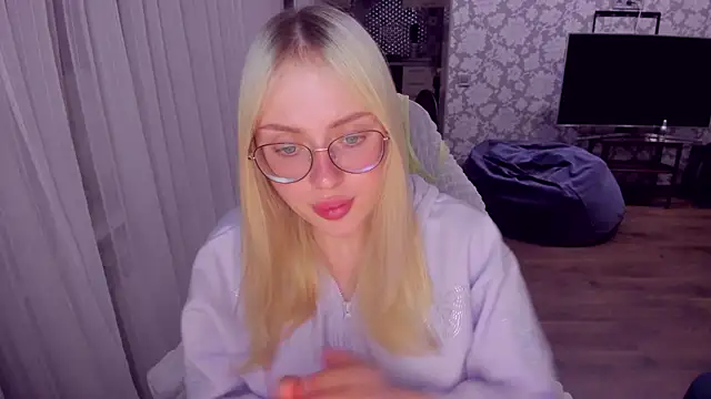 Snapshot of CeaneLino chatting on May 2026 08:21:02 PM CeaneLino online show from May 2026 08:21:02 PM