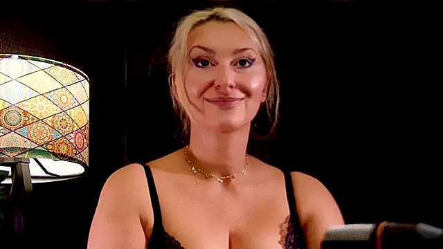 Snapshot of LeticiaReys chatting on November 2025 05:47:01 PM LeticiaReys online show from November 2025 05:47:01 PM