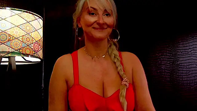 Snapshot of LeticiaReys chatting on November 2025 11:30:01 PM LeticiaReys online show from November 2025 11:30:01 PM