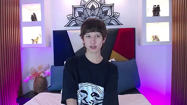 Emo Boy  online show from February 2026 08:10:01 PM