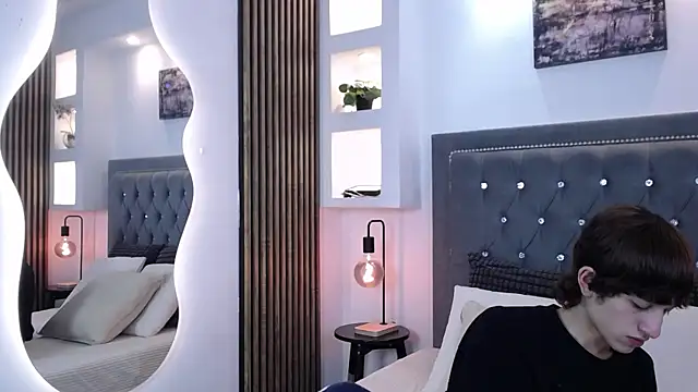 Emo Boy  online show from April 2026 08:17:01 PM