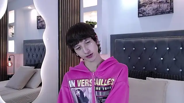 Emo Boy  online show from April 2026 08:31:01 PM