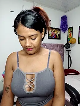 vannesitha25 online show from December 2025 02:37:01 PM