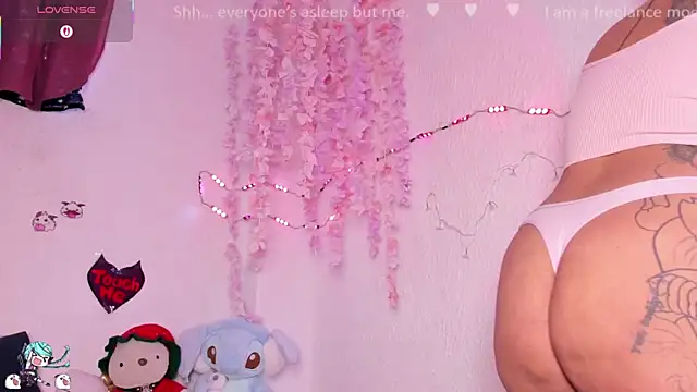 Emilycollei online show from November 2025 04:09:02 PM