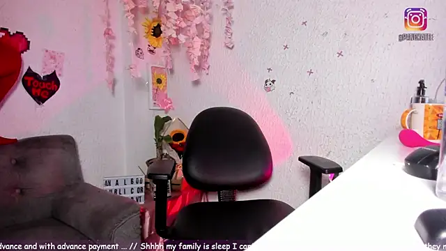 Snapshot of Emilycollei chatting on March 2026 04:29:02 AM Emilycollei online show from March 2026 04:29:02 AM