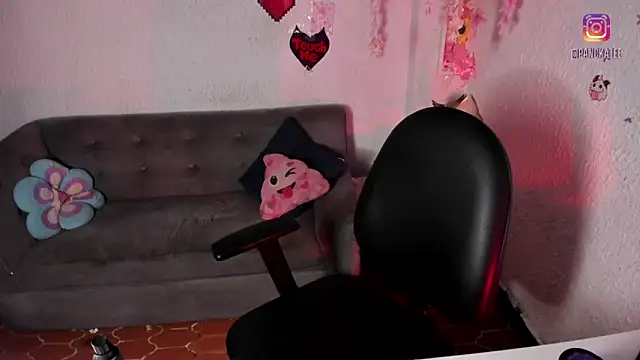 Snapshot of Emilycollei chatting on April 2026 05:49:01 AM Emilycollei online show from April 2026 05:49:01 AM