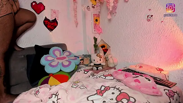 Snapshot of Emilycollei chatting on April 2026 05:12:02 AM Emilycollei online show from April 2026 05:12:02 AM