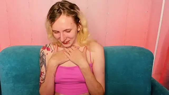 LikiLips online show from December 2025 01:10:01 AM