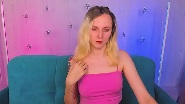 LikiLips online show from December 2025 01:22:02 AM