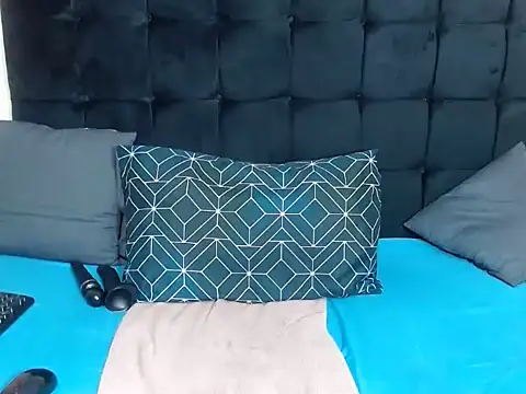 Snapshot of CaramelBootty chatting on October 2025 04:02:02 PM CaramelBootty online show from October 2025 04:02:02 PM