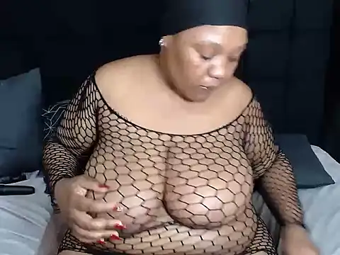 Snapshot of CaramelBootty chatting on November 2025 05:20:01 PM CaramelBootty online show from November 2025 05:20:01 PM