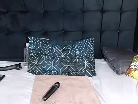 Snapshot of CaramelBootty chatting on November 2025 05:24:01 AM CaramelBootty online show from November 2025 05:24:01 AM