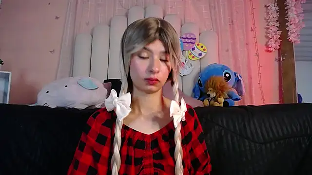 Snapshot of SweetRenata_ chatting on April 2026 11:43:01 AM SweetRenata online show from April 2026 11:43:01 AM