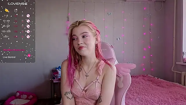 Snapshot of myprettylola chatting on May 2026 12:10:01 PM myprettylola online show from May 2026 12:10:01 PM