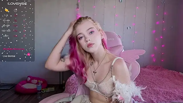 myprettylola online show from May 2026 11:59:02 AM