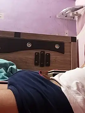 Snapshot of vickymtrb chatting on October 2025 07:00:01 PM vickymtrb online show from October 2025 07:00:01 PM