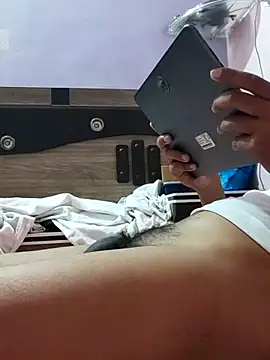 Snapshot of vickymtrb chatting on October 2025 07:27:02 PM vickymtrb online show from October 2025 07:27:02 PM