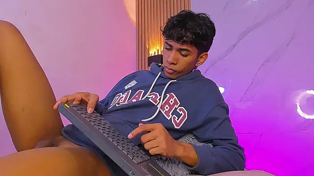 Ethan thouse online show from December 2025 07:34:02 PM