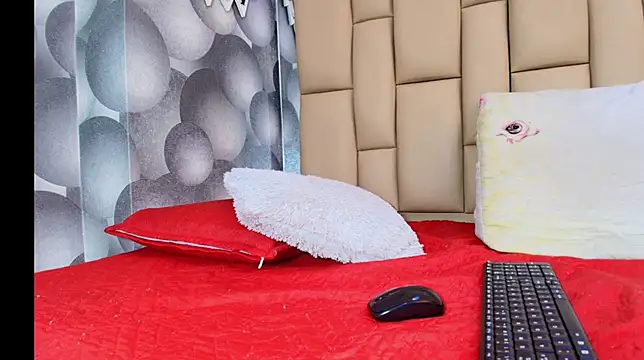 Snapshot of hannah_teehn chatting on November 2025 08:53:01 PM hannah teehn online show from November 2025 08:53:01 PM