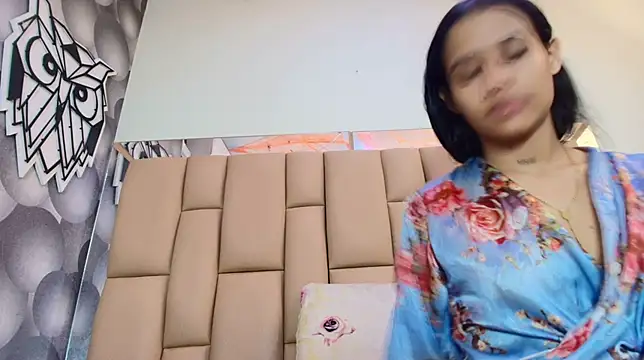 Snapshot of hannah_teehn chatting on November 2025 07:14:01 PM hannah teehn online show from November 2025 07:14:01 PM