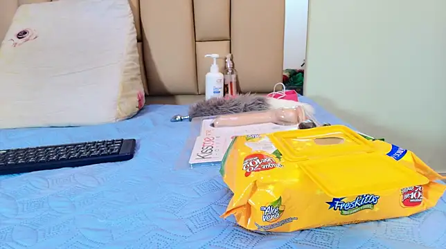 Snapshot of hannah_teehn chatting on November 2025 07:13:01 PM hannah teehn online show from November 2025 07:13:01 PM