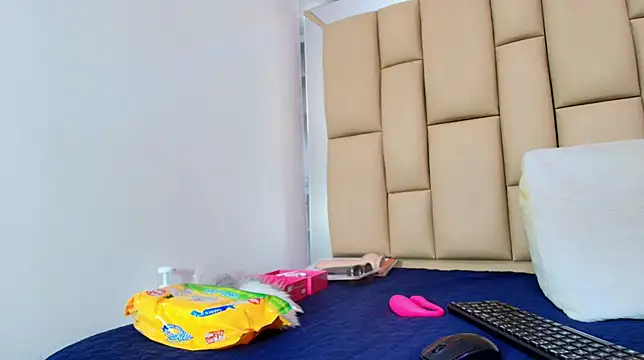 Snapshot of hannah_teehn chatting on November 2025 07:12:01 PM hannah teehn online show from November 2025 07:12:01 PM