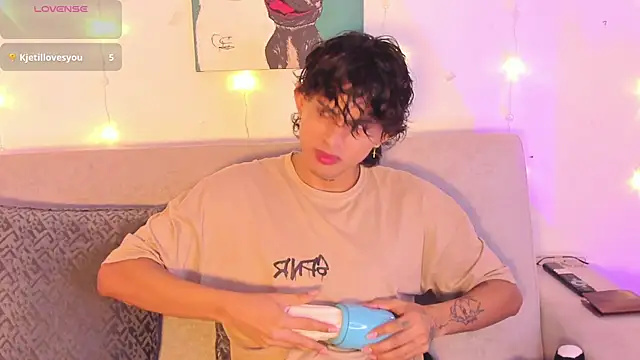 Snapshot of lua_boy chatting on April 2026 03:17:01 AM lua boy online show from April 2026 03:17:01 AM
