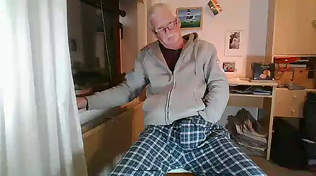 Snapshot of super-snoopy chatting on December 2024 09:28:02 PM super-snoopy online show from December 2024 09:28:02 PM