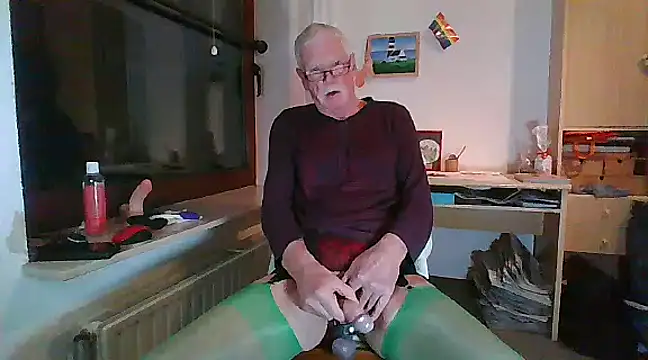 Snapshot of super-snoopy chatting on December 2024 03:55:01 PM super-snoopy online show from December 2024 03:55:01 PM