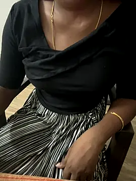 Snapshot of Tamilmallu-duskygirl03 chatting on November 2025 04:51:02 PM Tamilmallu-duskygirl03 online show from November 2025 04:51:02 PM