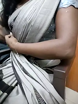 Snapshot of Tamilmallu-duskygirl03 chatting on December 2025 03:32:01 PM Tamilmallu-duskygirl03 online show from December 2025 03:32:01 PM