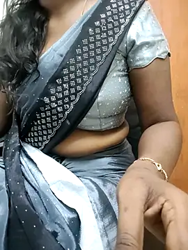 Snapshot of Tamilmallu-duskygirl03 chatting on December 2025 10:02:01 AM Tamilmallu-duskygirl03 online show from December 2025 10:02:01 AM