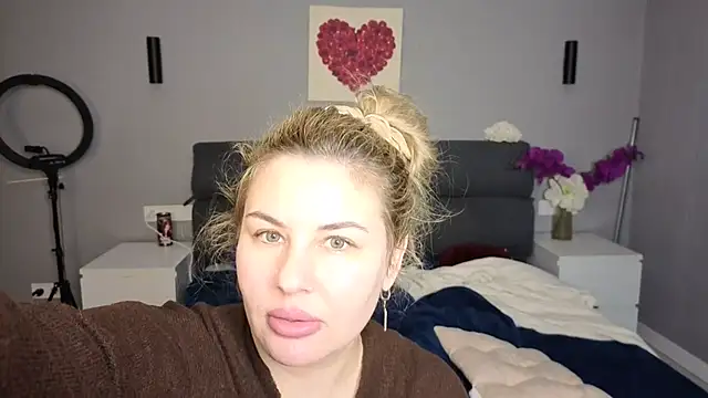 Snapshot of Passion-Blondy chatting on March 2026 07:42:02 PM Passion-Blondy online show from March 2026 07:42:02 PM