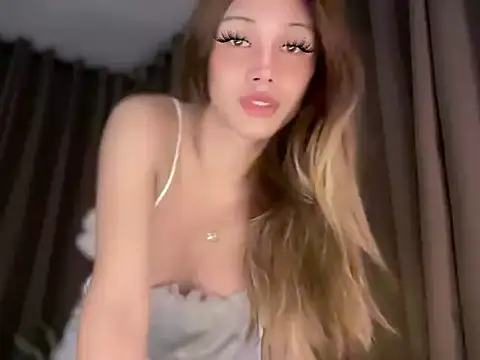 Snapshot of CallMeLerren chatting on April 2026 12:00:01 AM CallMeLerren online show from April 2026 12:00:01 AM