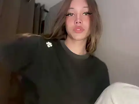 Snapshot of CallMeLerren chatting on April 2026 07:18:01 PM CallMeLerren online show from April 2026 07:18:01 PM