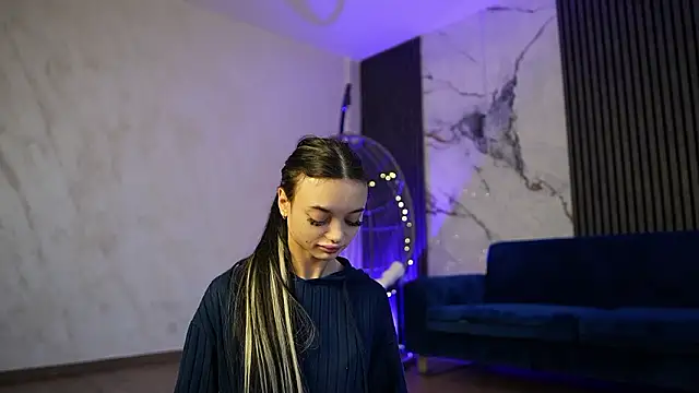 Snapshot of RachelRavee chatting on March 2026 05:24:01 AM RachelRavee online show from March 2026 05:24:01 AM