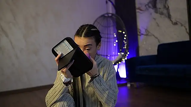 Snapshot of RachelRavee chatting on March 2026 05:11:02 AM RachelRavee online show from March 2026 05:11:02 AM