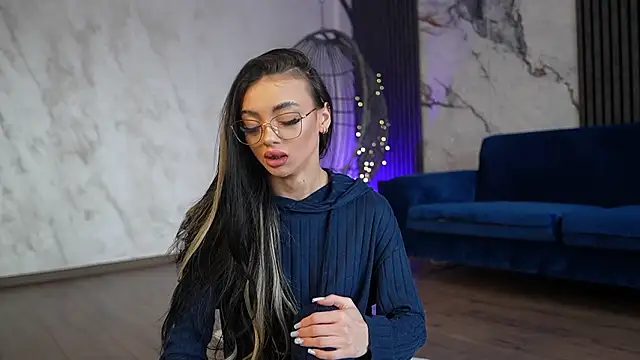 Snapshot of RachelRavee chatting on March 2026 05:24:02 AM RachelRavee online show from March 2026 05:24:02 AM