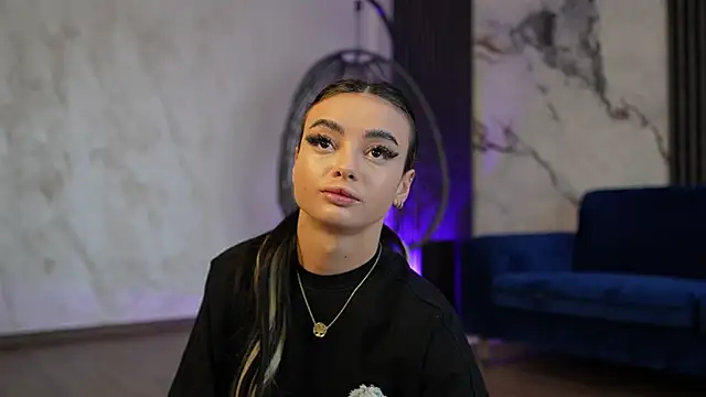 Snapshot of RachelRavee chatting on March 2026 05:35:01 AM RachelRavee online show from March 2026 05:35:01 AM