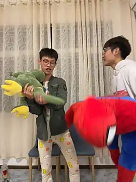 KK-cuteboy online show from October 2025 12:38:02 PM