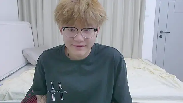 KK-cuteboy online show from April 2026 10:13:01 AM